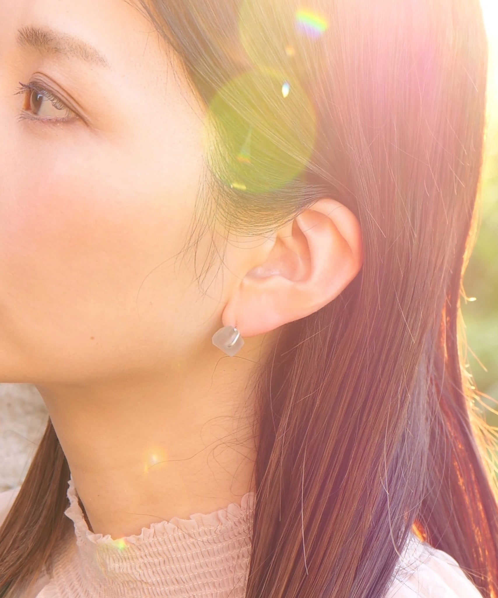 灰色月光石天然石抓耳环,一只耳朵