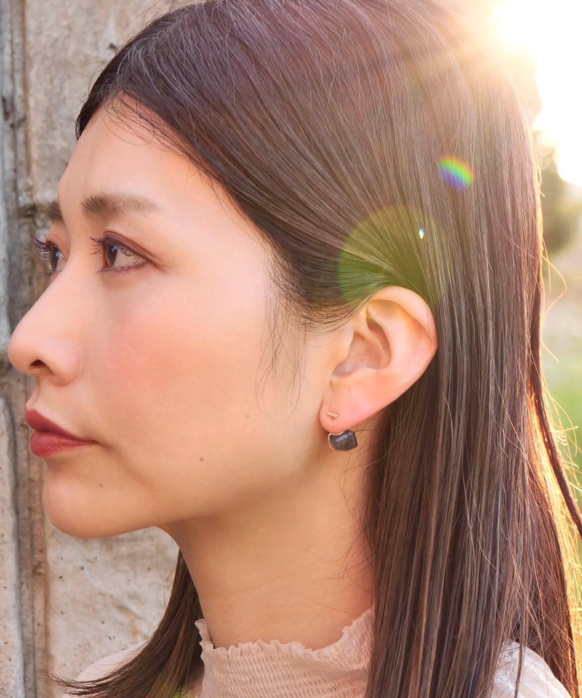 堇青石天然石抓耳钉,一只耳朵