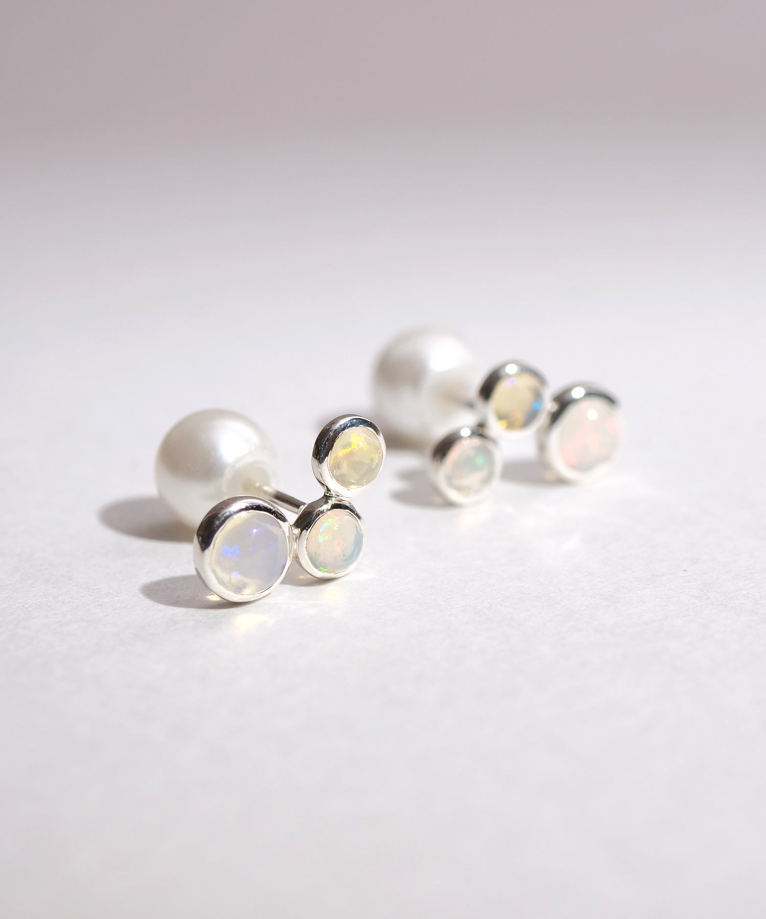 SV925シャボン玉3ストーンピアス ホワイトオパール