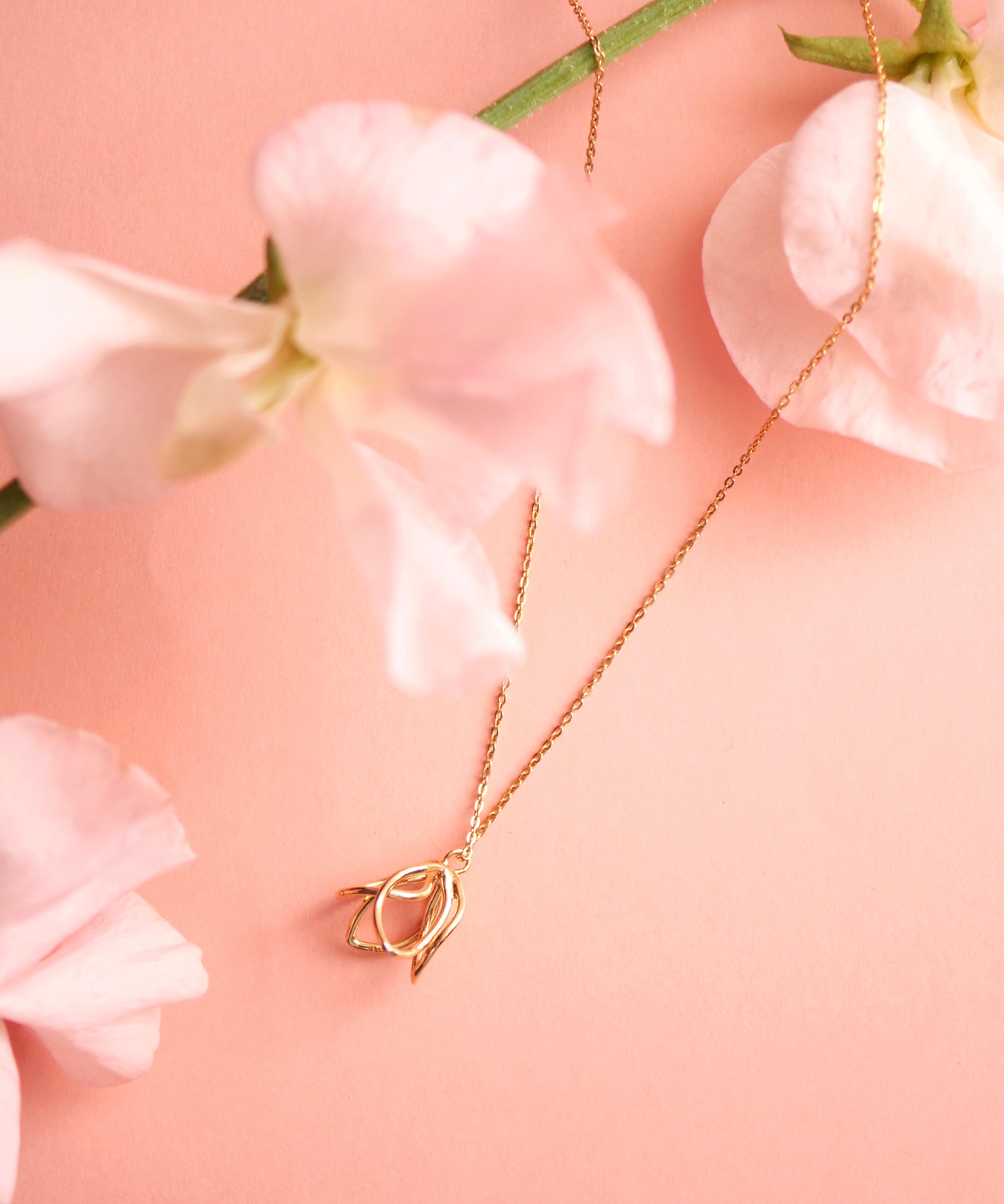 SV925 Graffiti Flower Necklace Gold