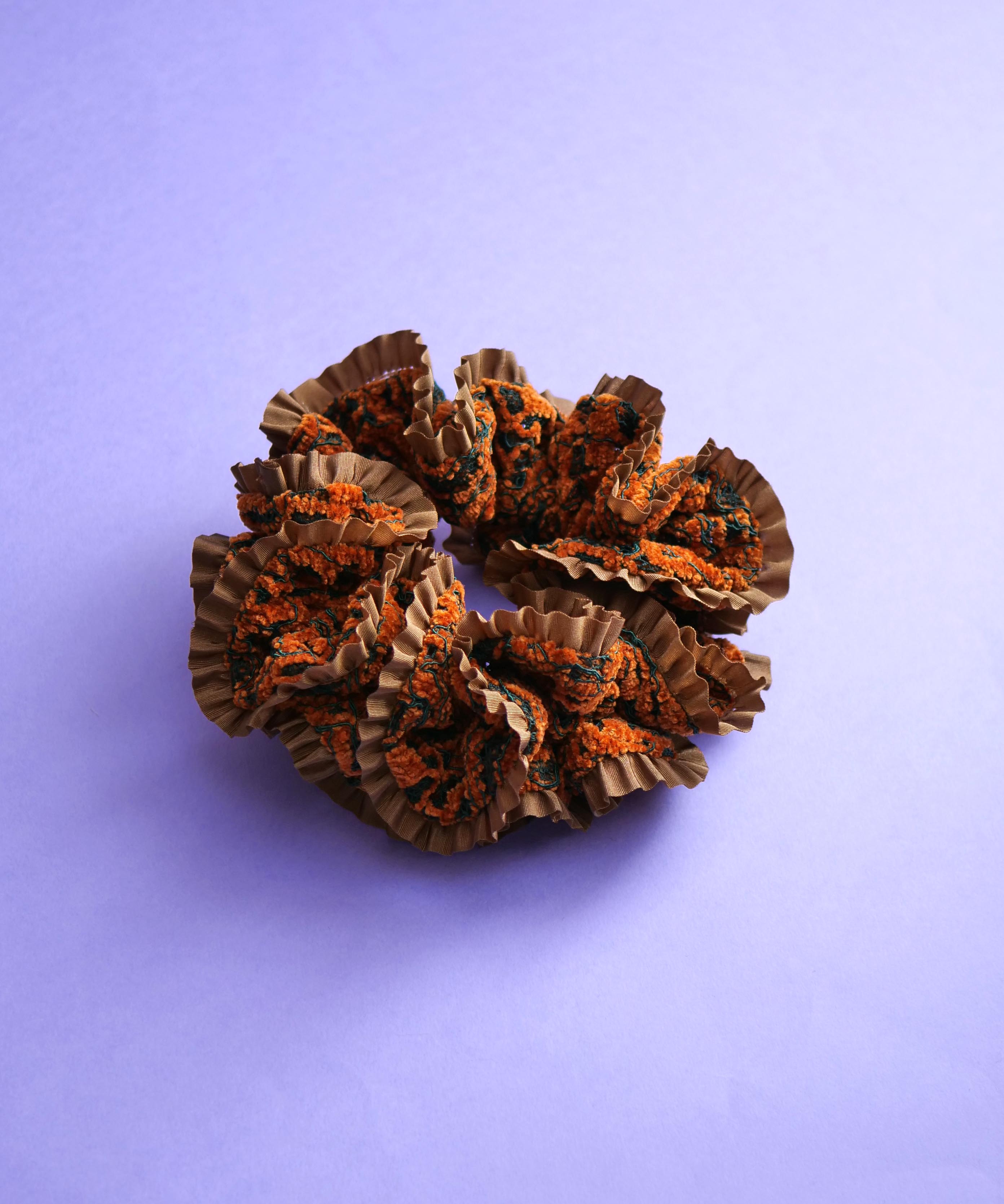 Mole lace frill piping scrunchie in orange