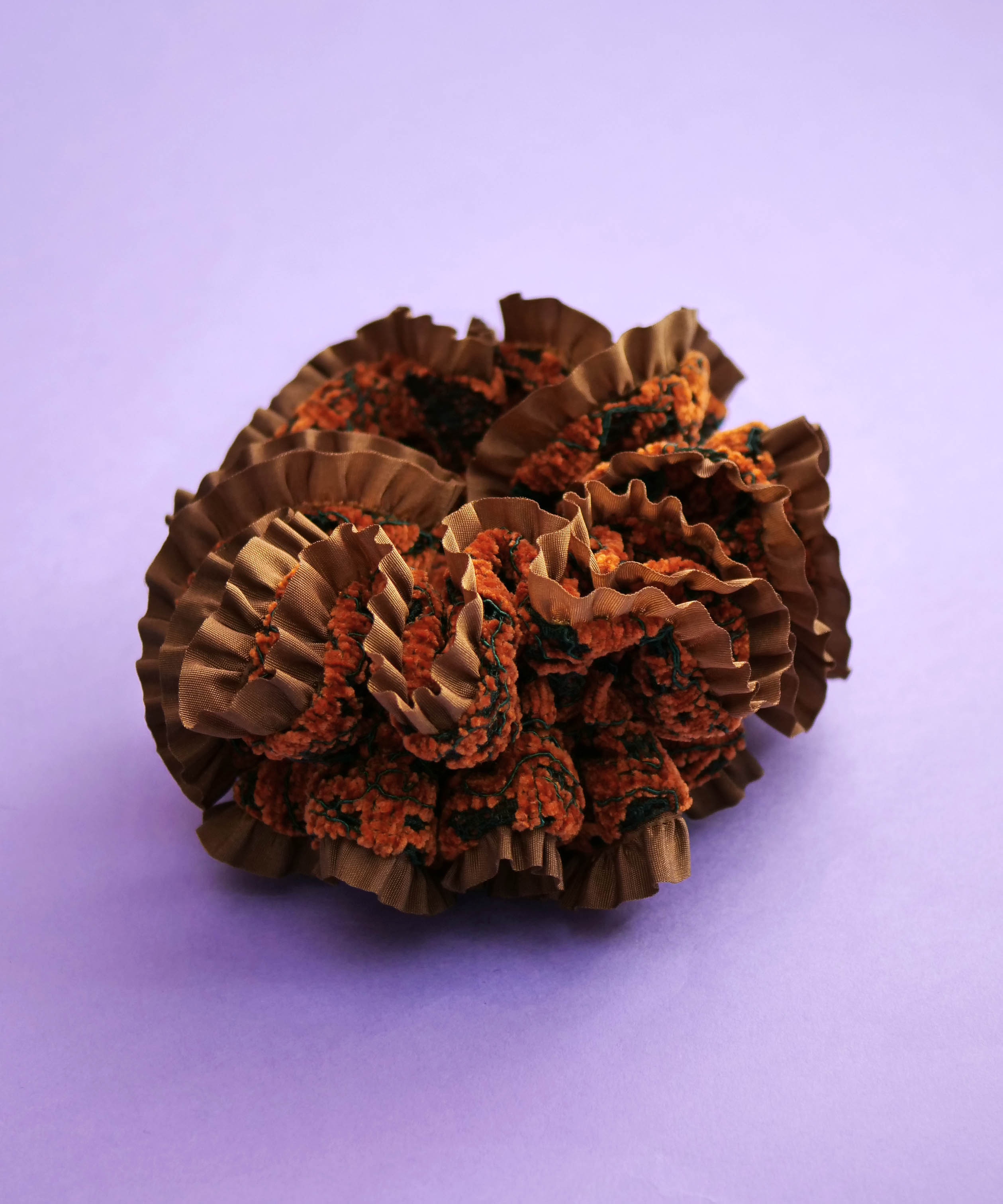 Mole lace frill piping scrunchie in orange