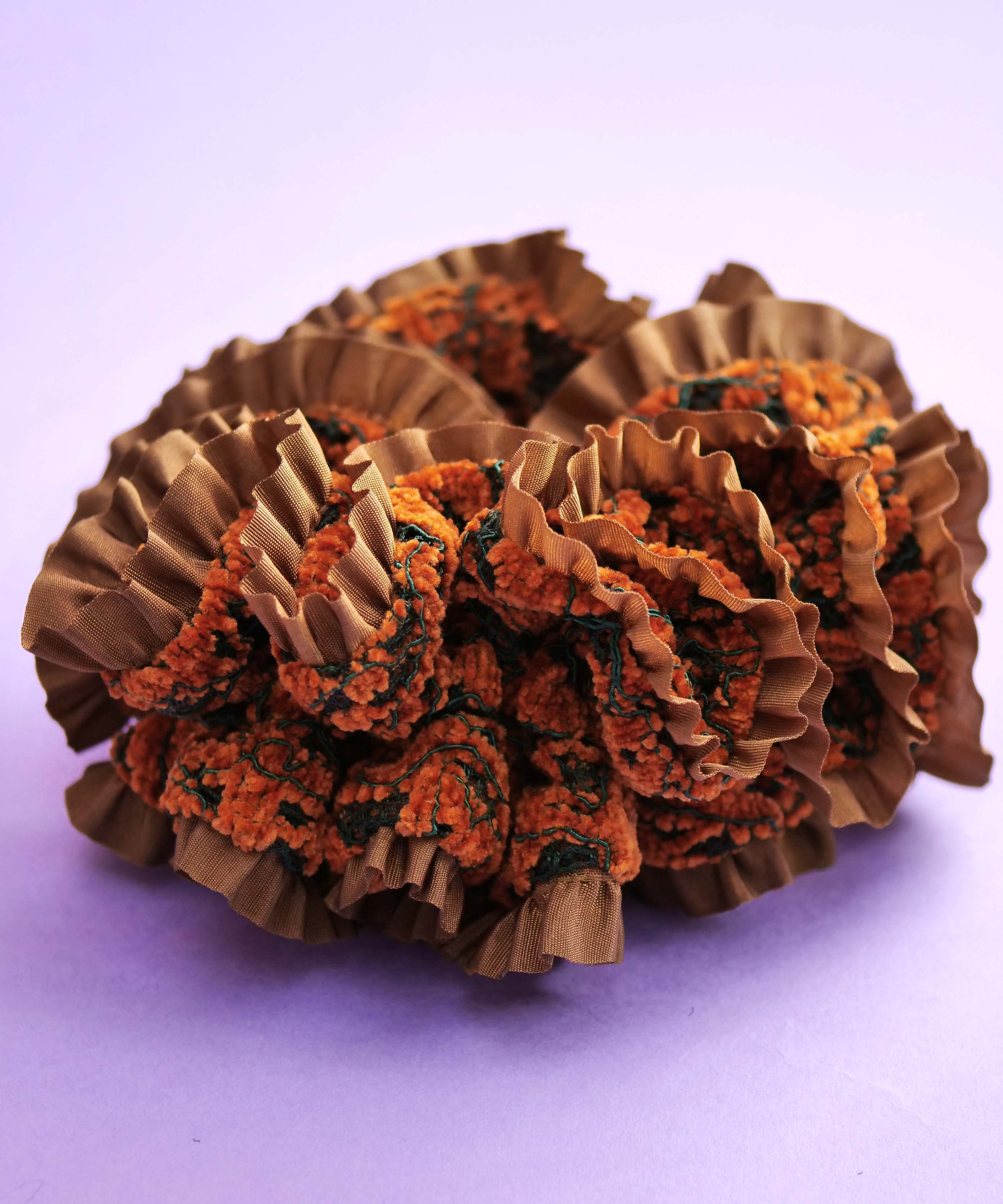 Mole lace frill piping scrunchie in orange