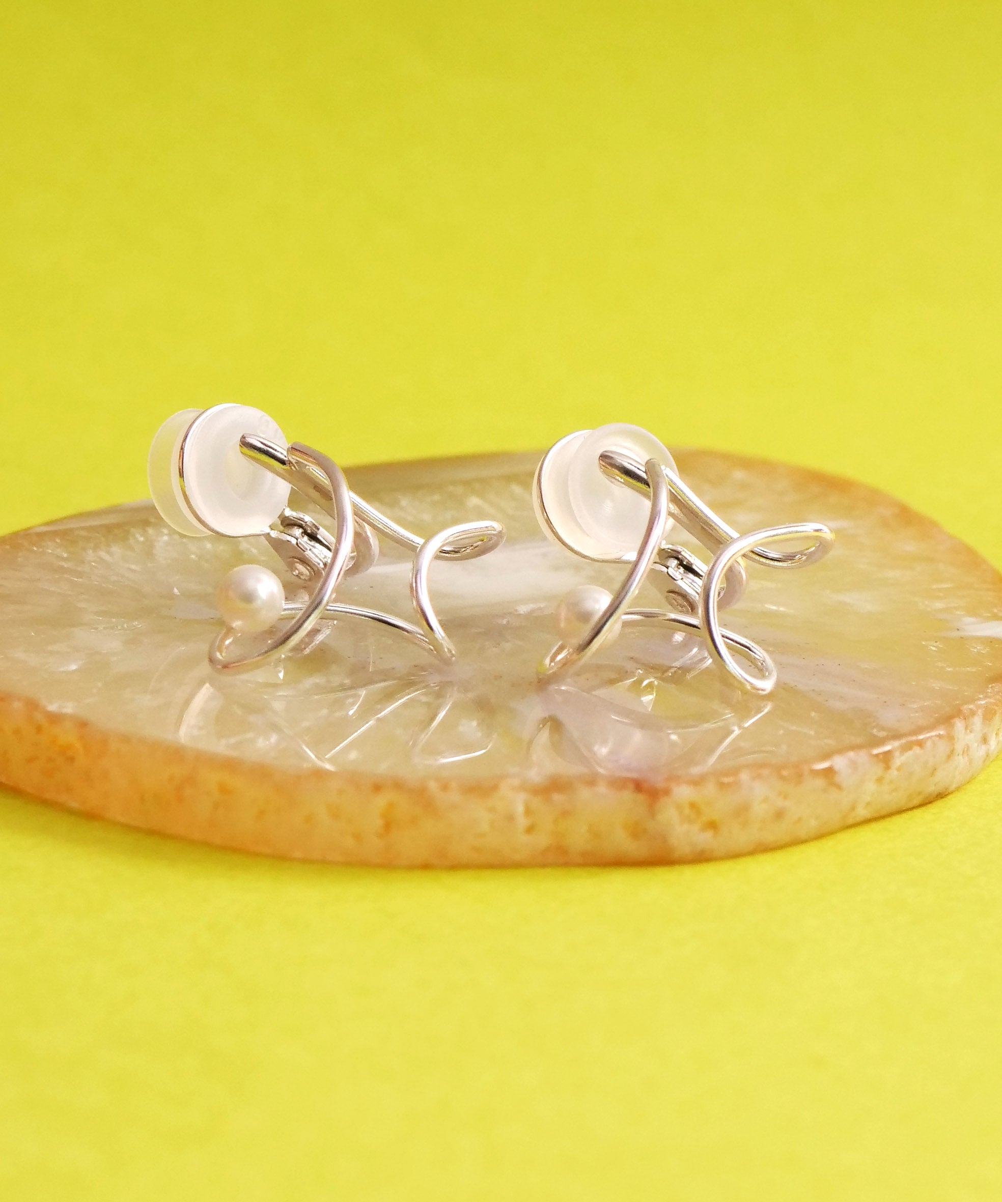 SV925 Pearl Frill Scribble Suneo Hair Earrings Silver