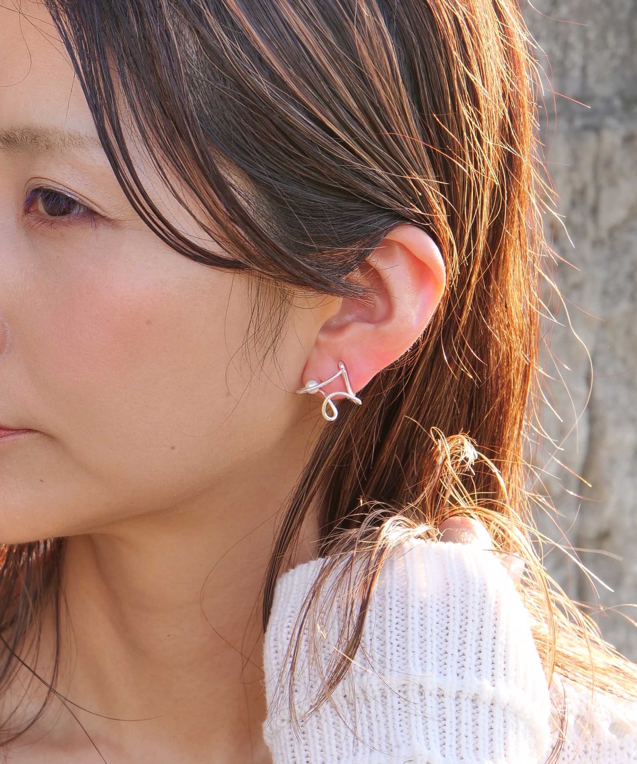 SV925 Pearl Frill Scribble Suneo Hair Earrings Silver