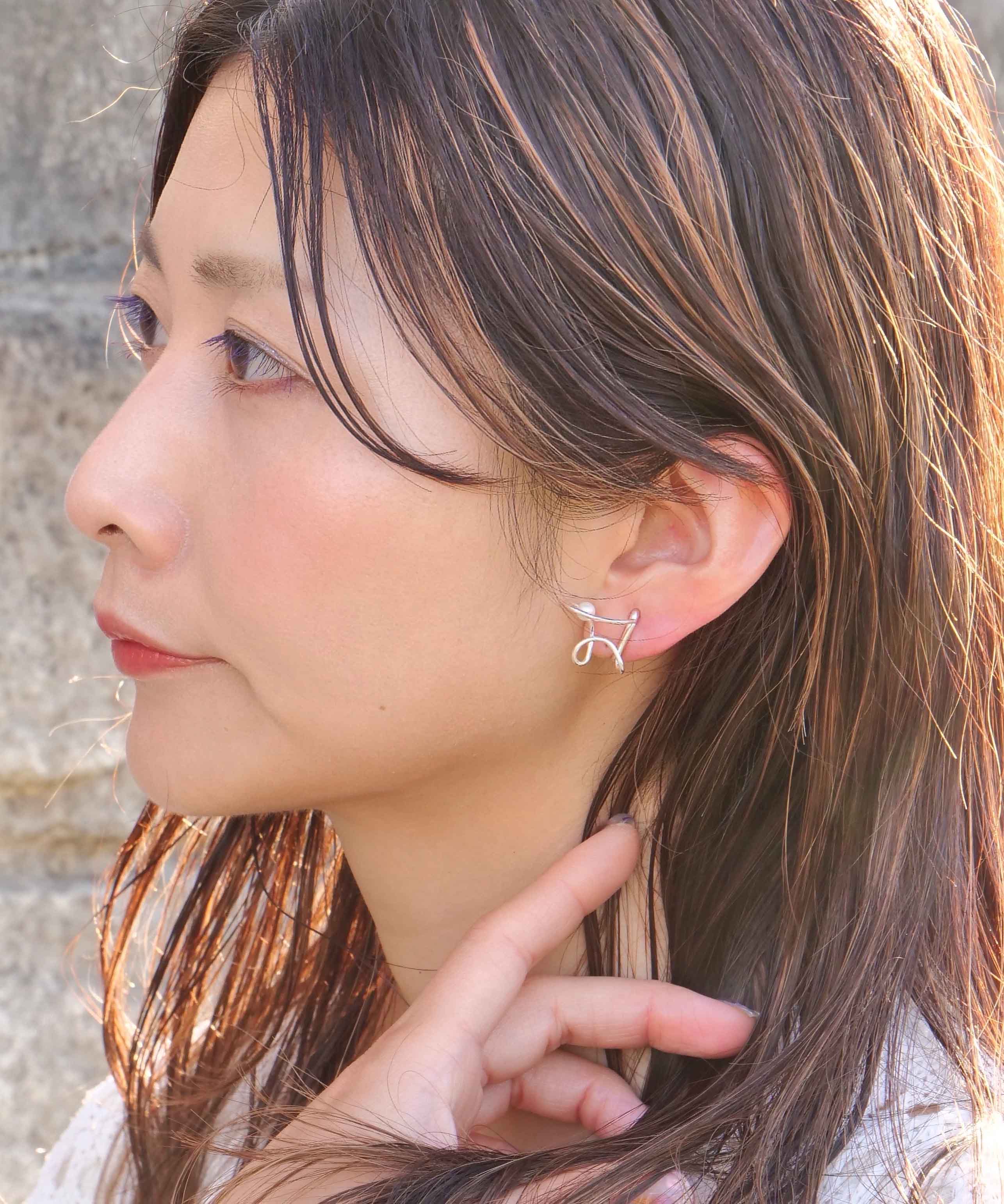 SV925 Pearl Frill Scribble Suneo Hair Earrings Silver