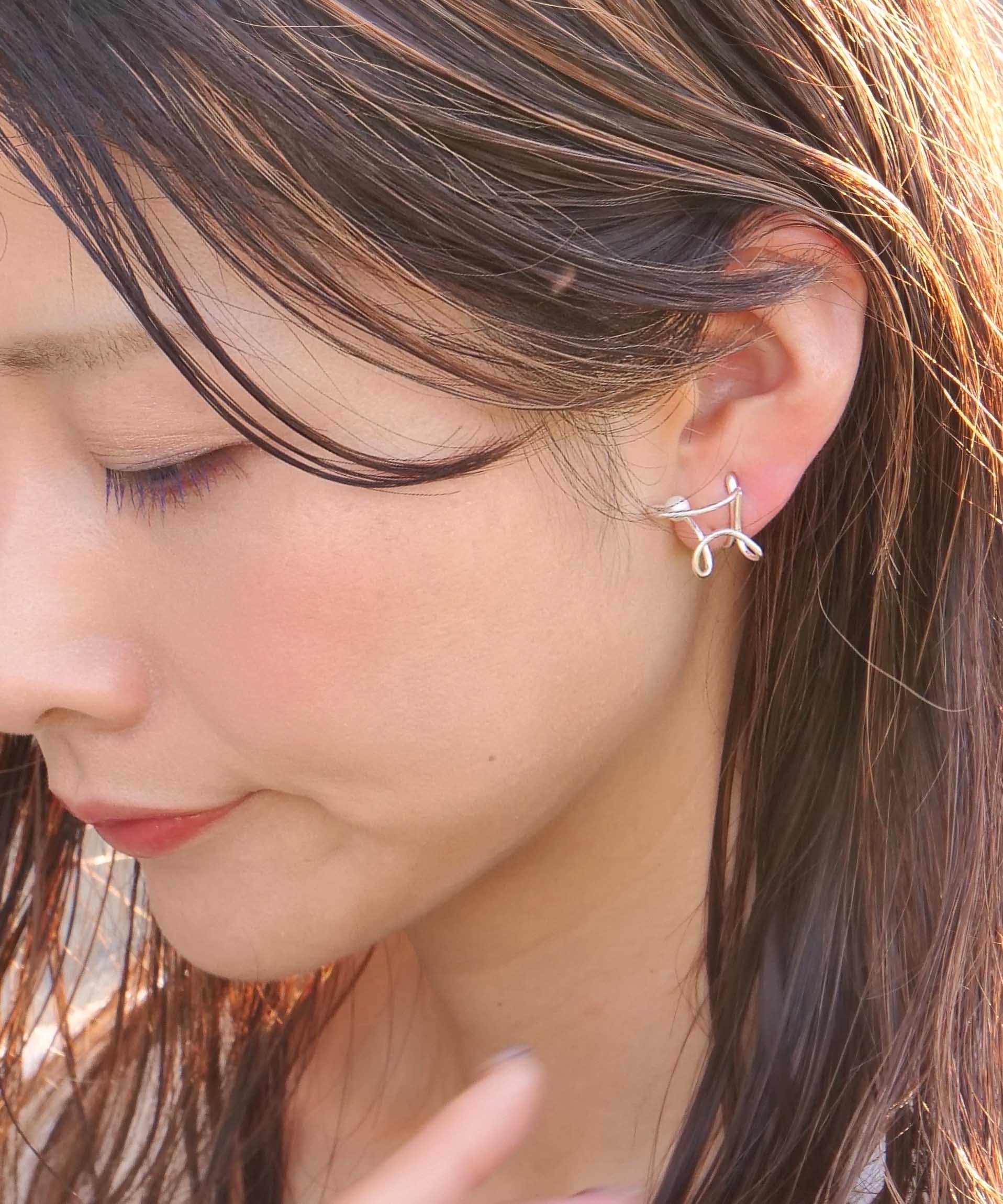 SV925 Pearl Frill Scribble Suneo Hair Earrings Silver