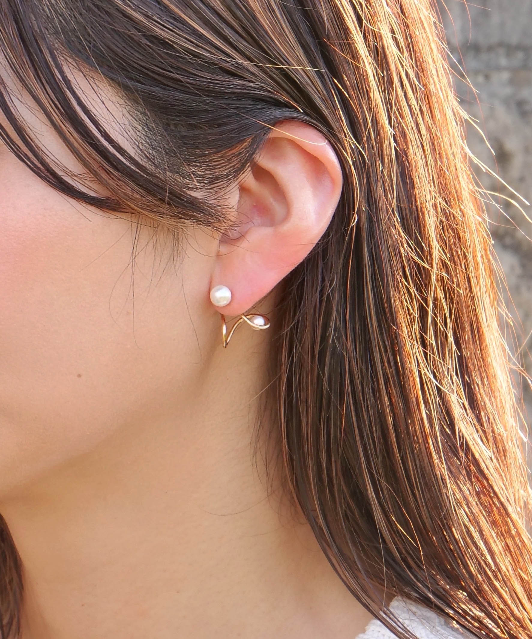 SV925 Pearl Frill Scribble Front Pleated Earrings Gold