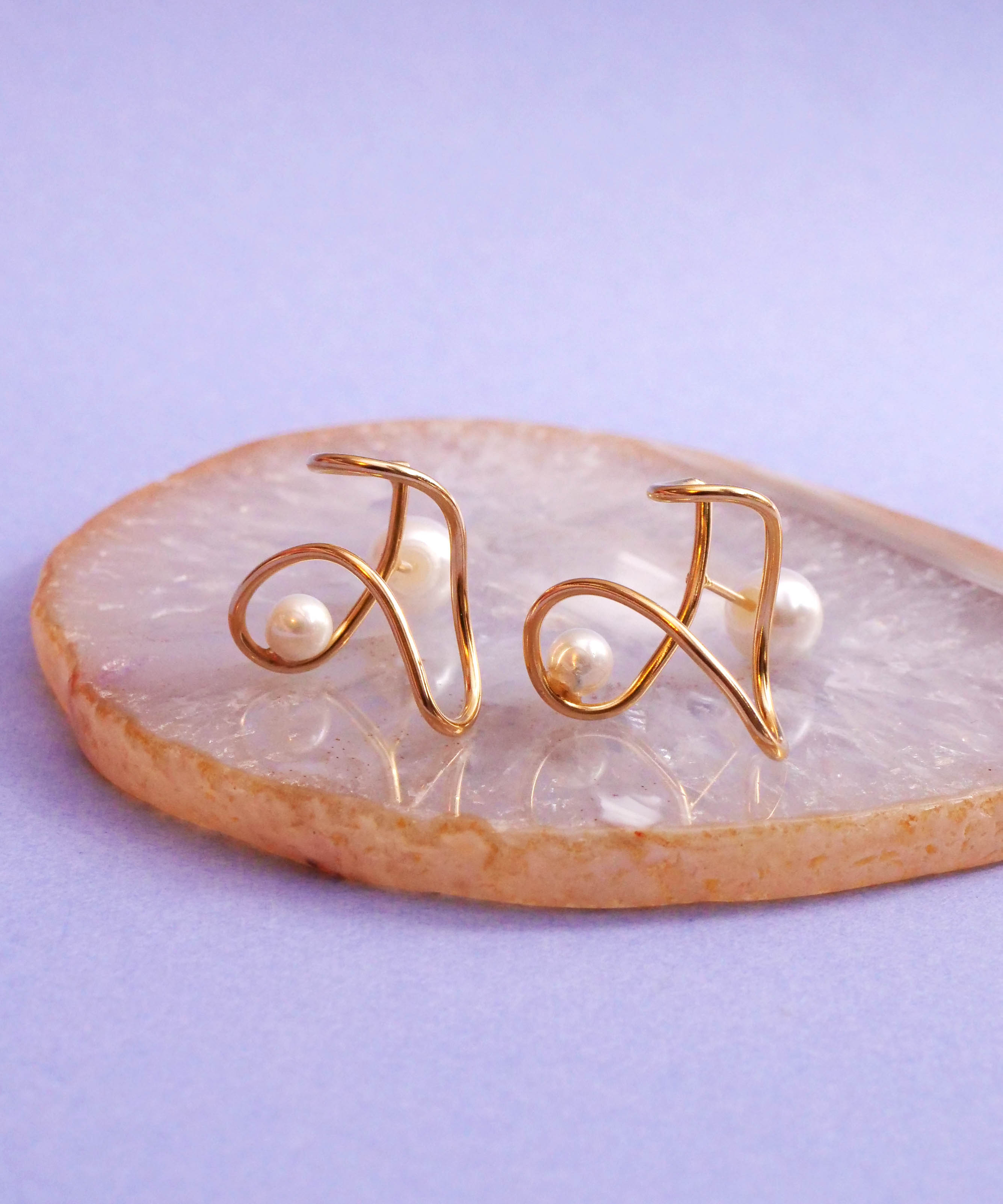 SV925 Pearl Frill Scribble Front Pleated Earrings Gold