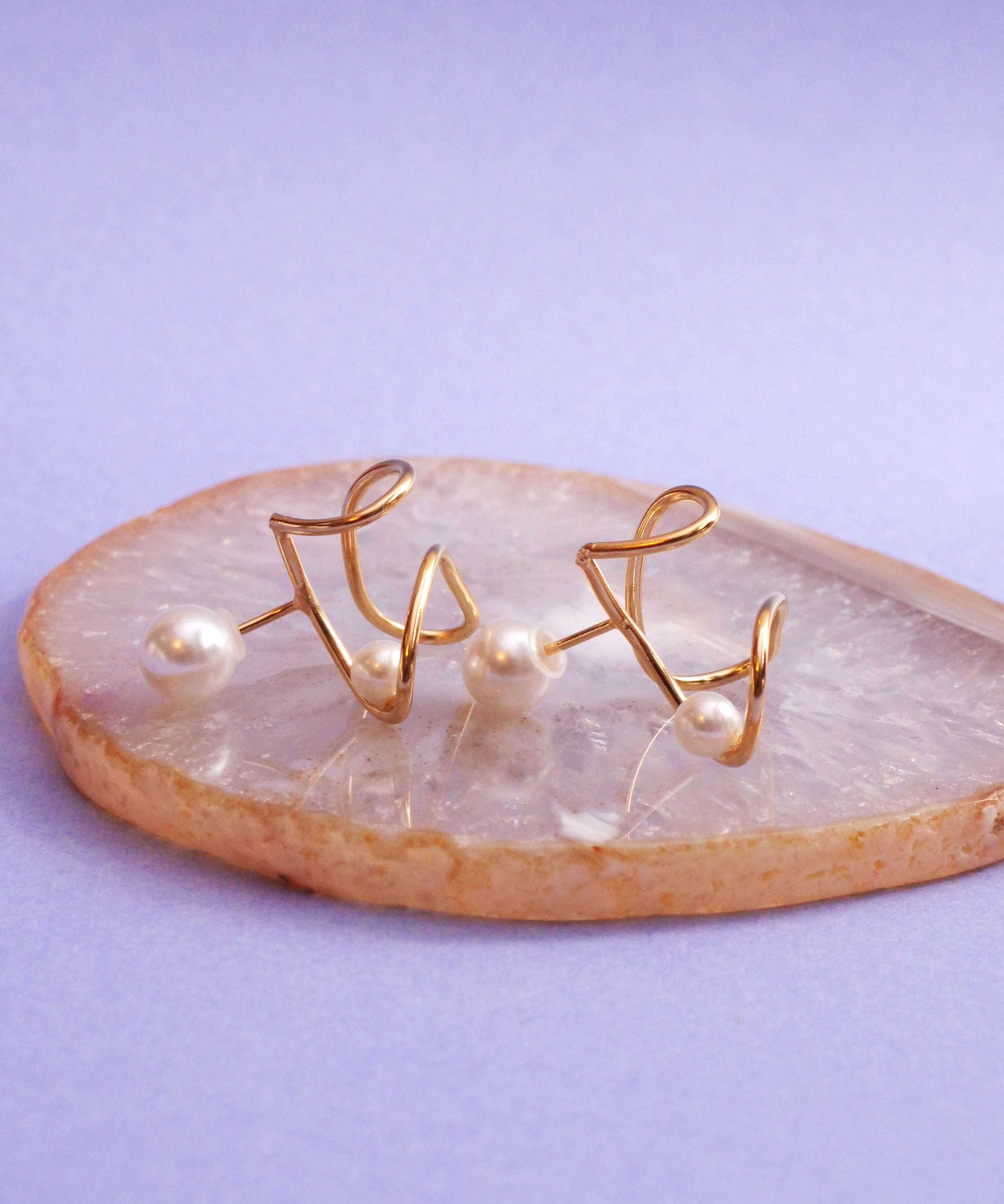 SV925 Pearl Frill Scribble Front Pleated Earrings Gold