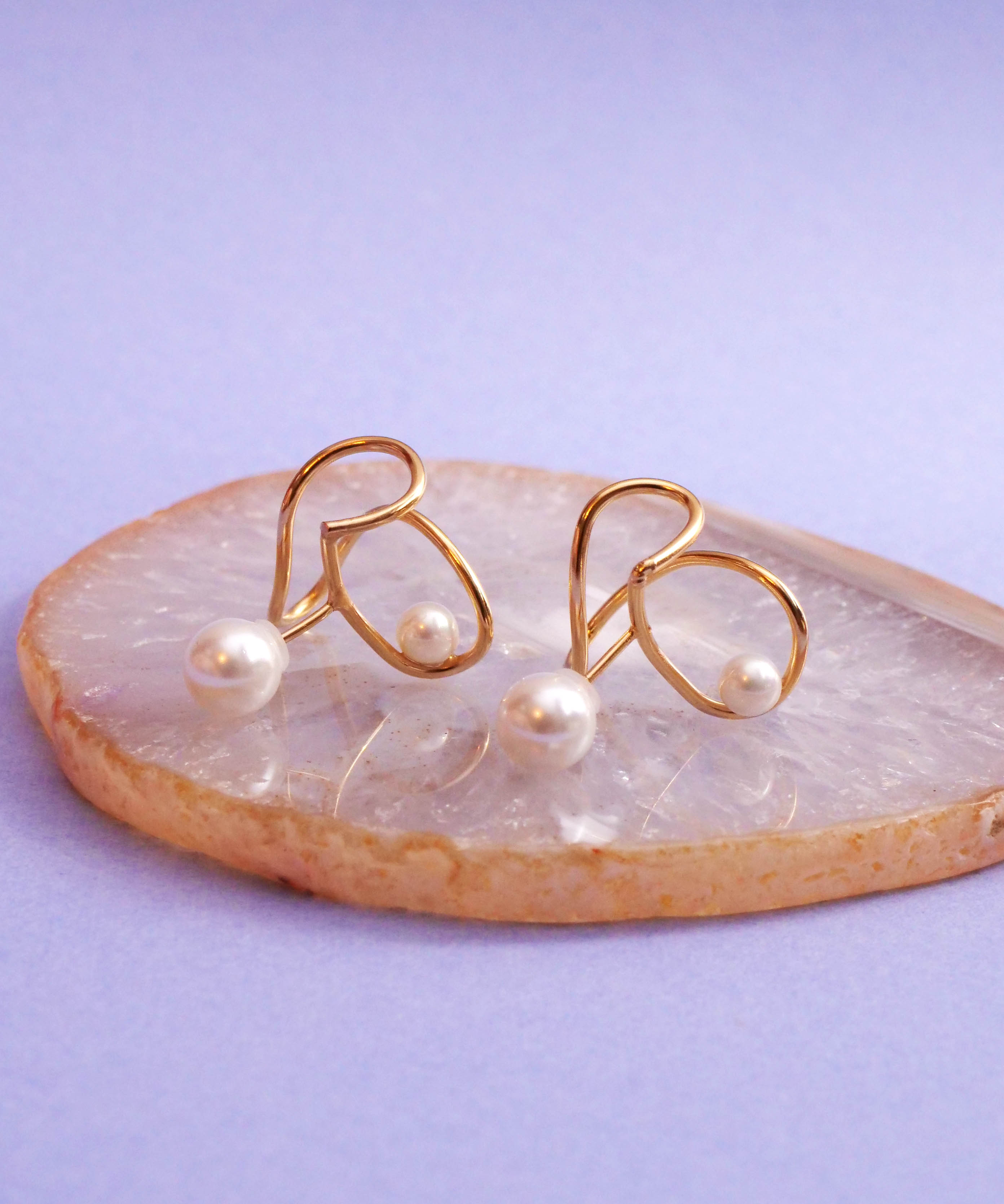 SV925 Pearl Frill Scribble Front Pleated Earrings Gold