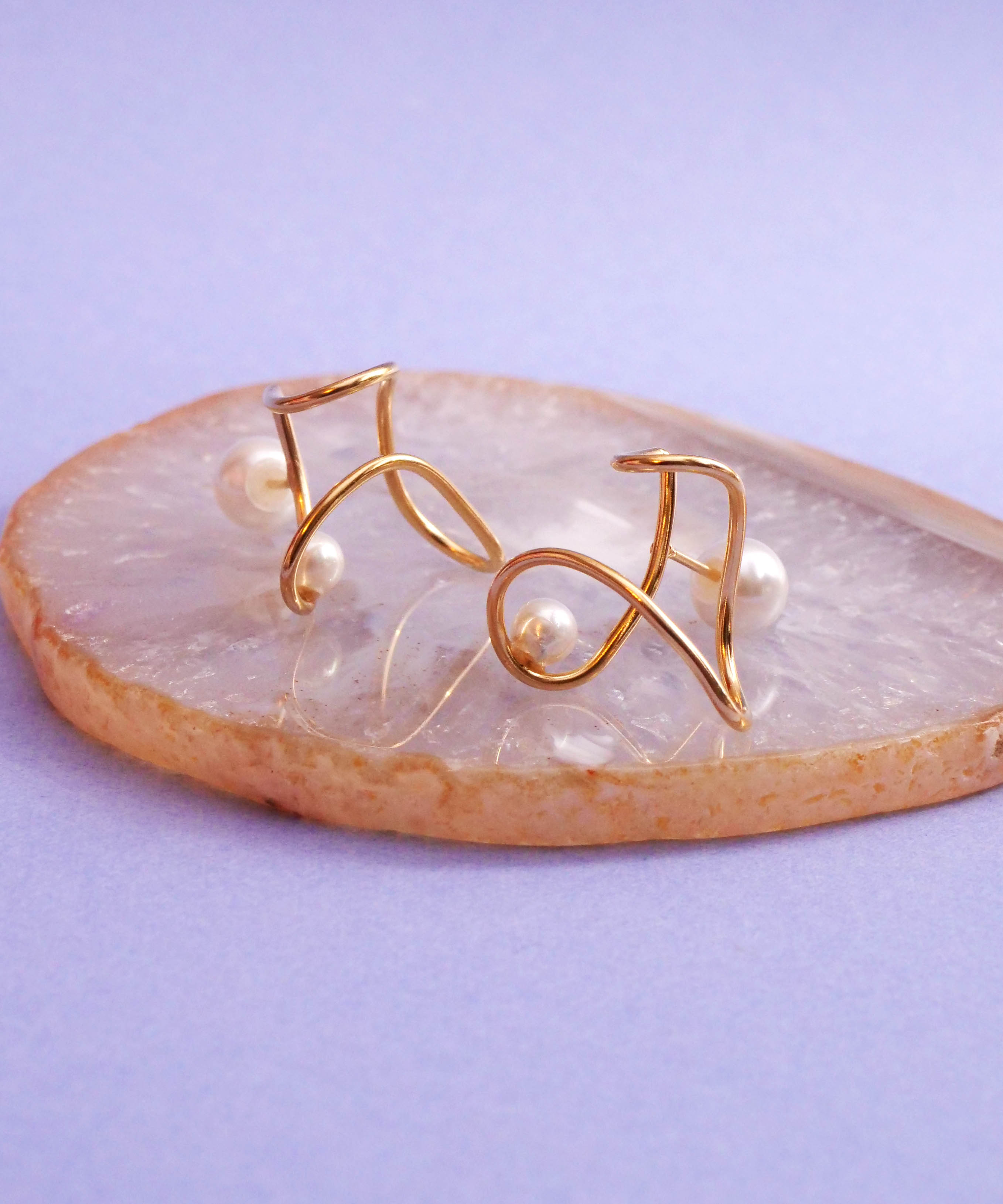 SV925 Pearl Frill Scribble Front Pleated Earrings Gold
