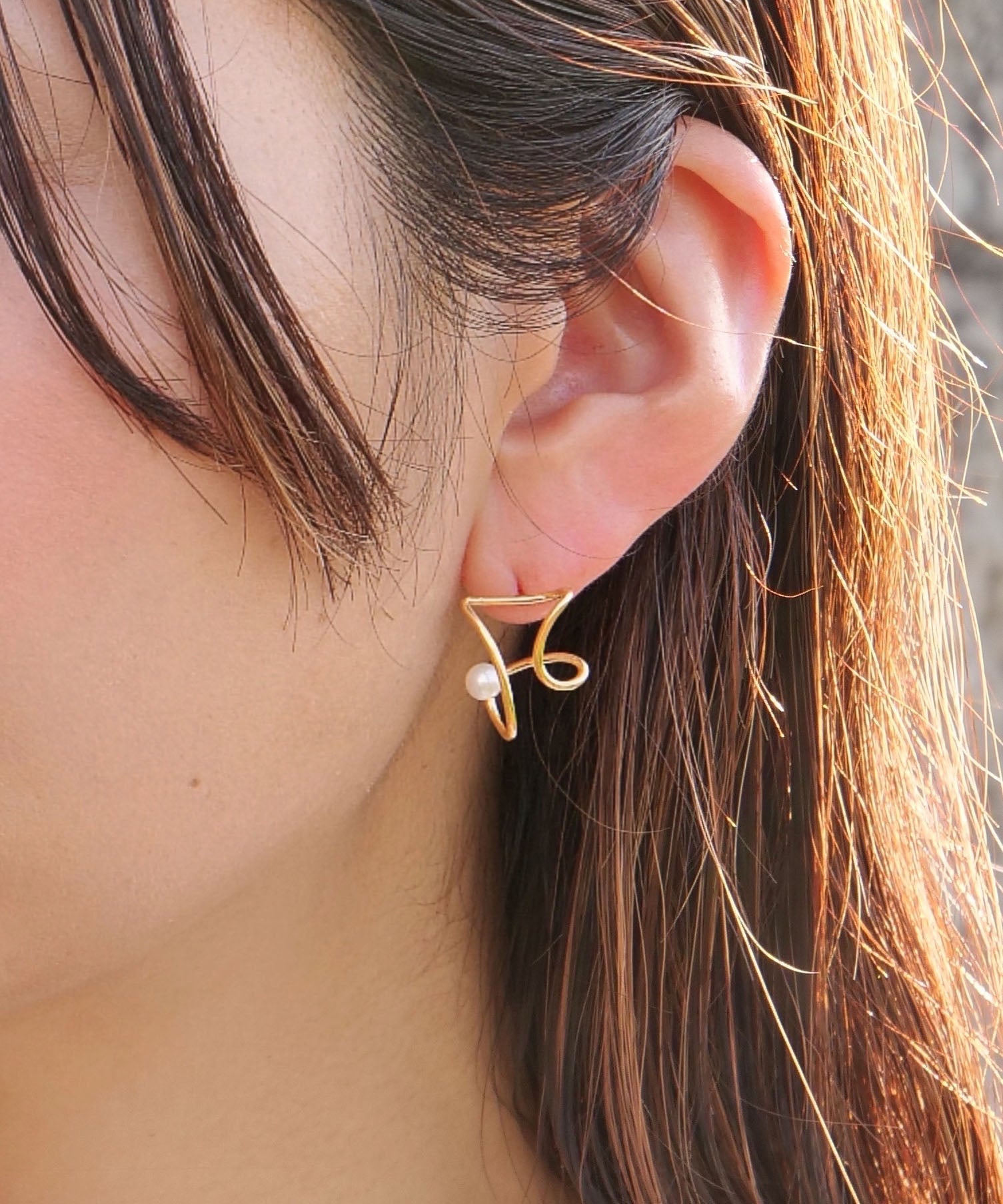 SV925 Pearl Frill Scribble Suneo Hair Earrings Gold
