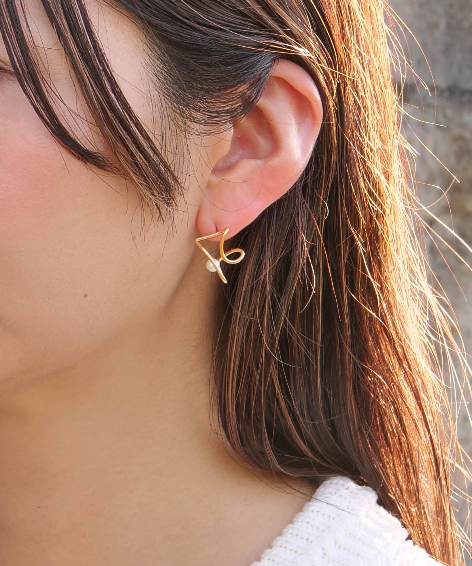 SV925 Pearl Frill Scribble Suneo Hair Earrings Gold