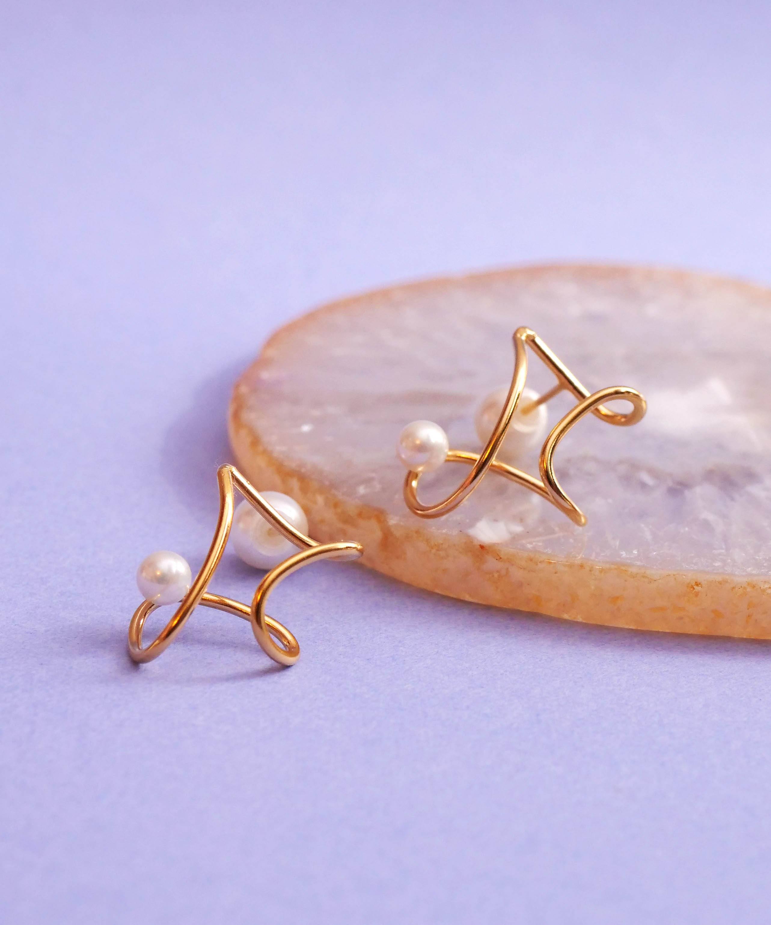 SV925 Pearl Frill Scribble Suneo Hair Earrings Gold