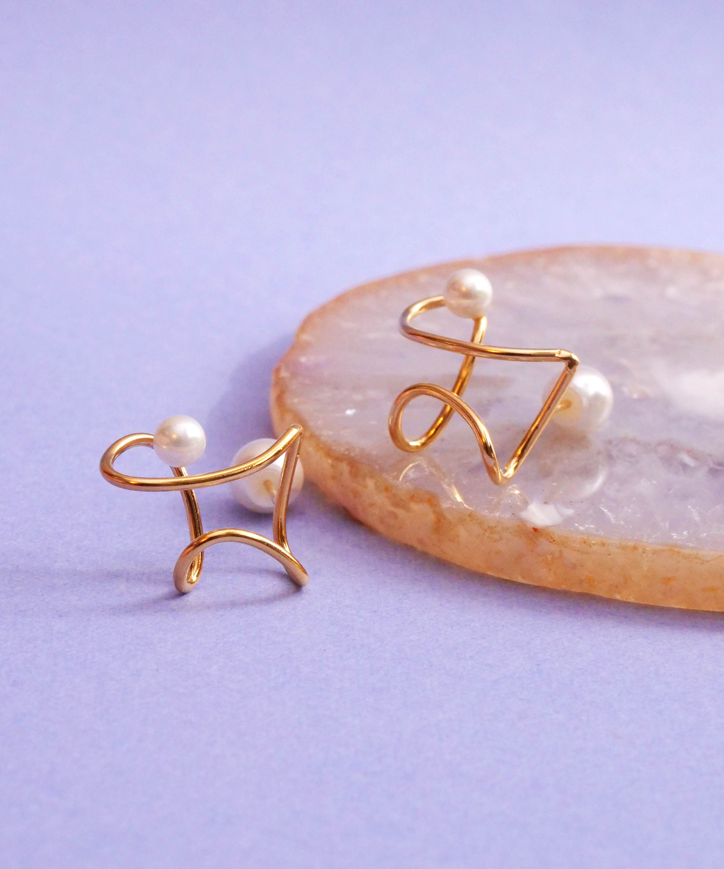 SV925 Pearl Frill Scribble Suneo Hair Earrings Gold