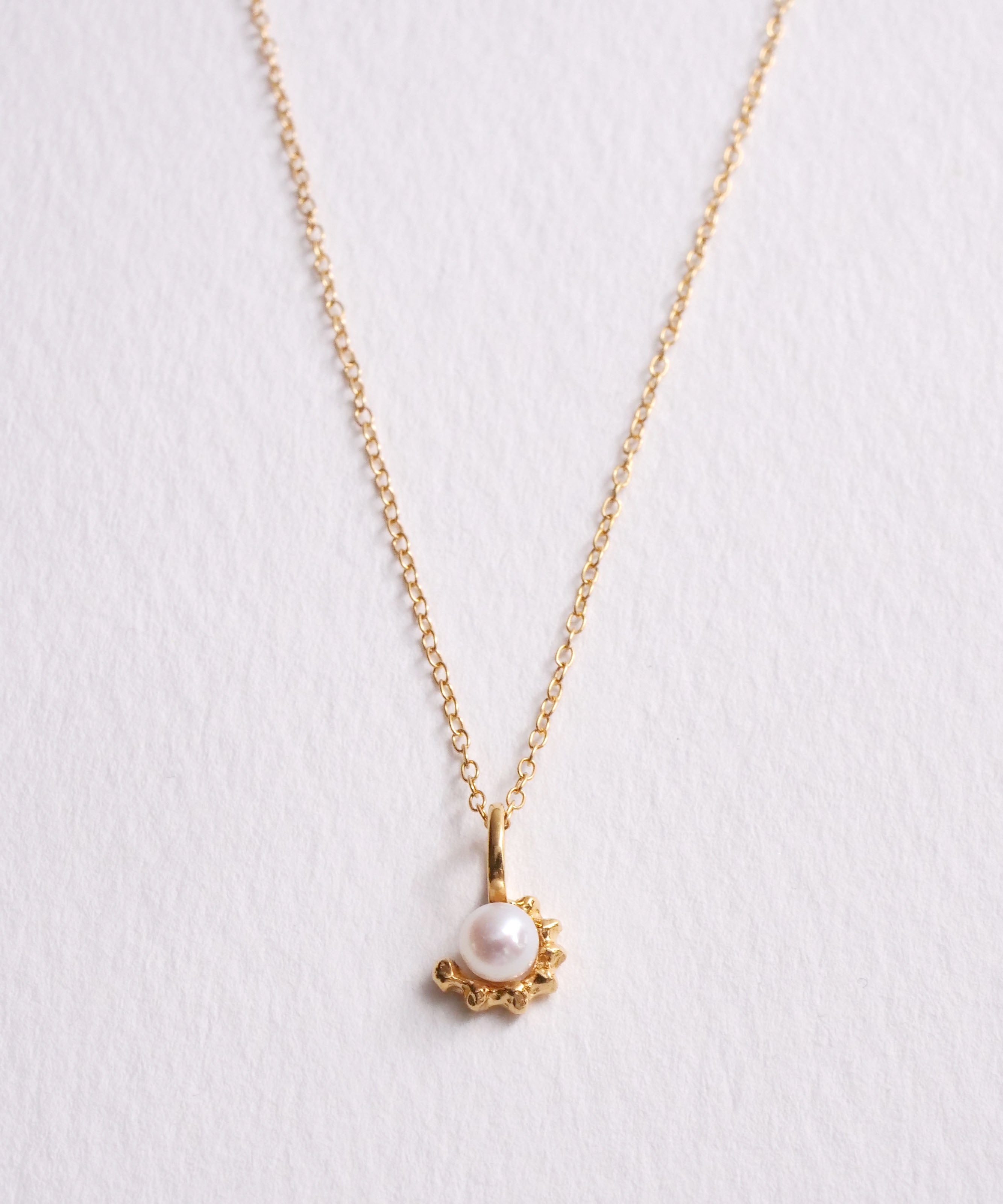 SV925 clay necklace with one pearl, gold