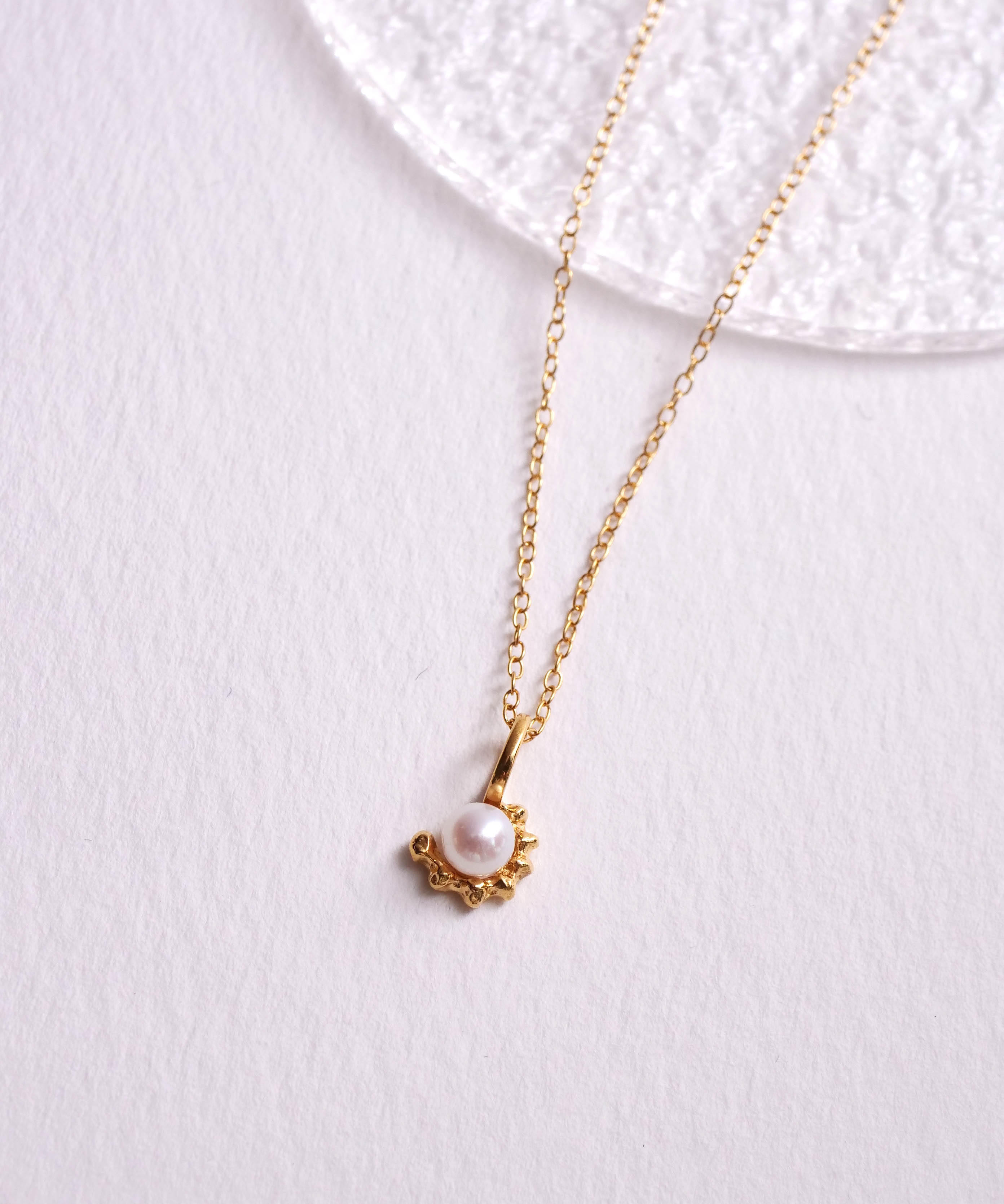 SV925 clay necklace with one pearl, gold