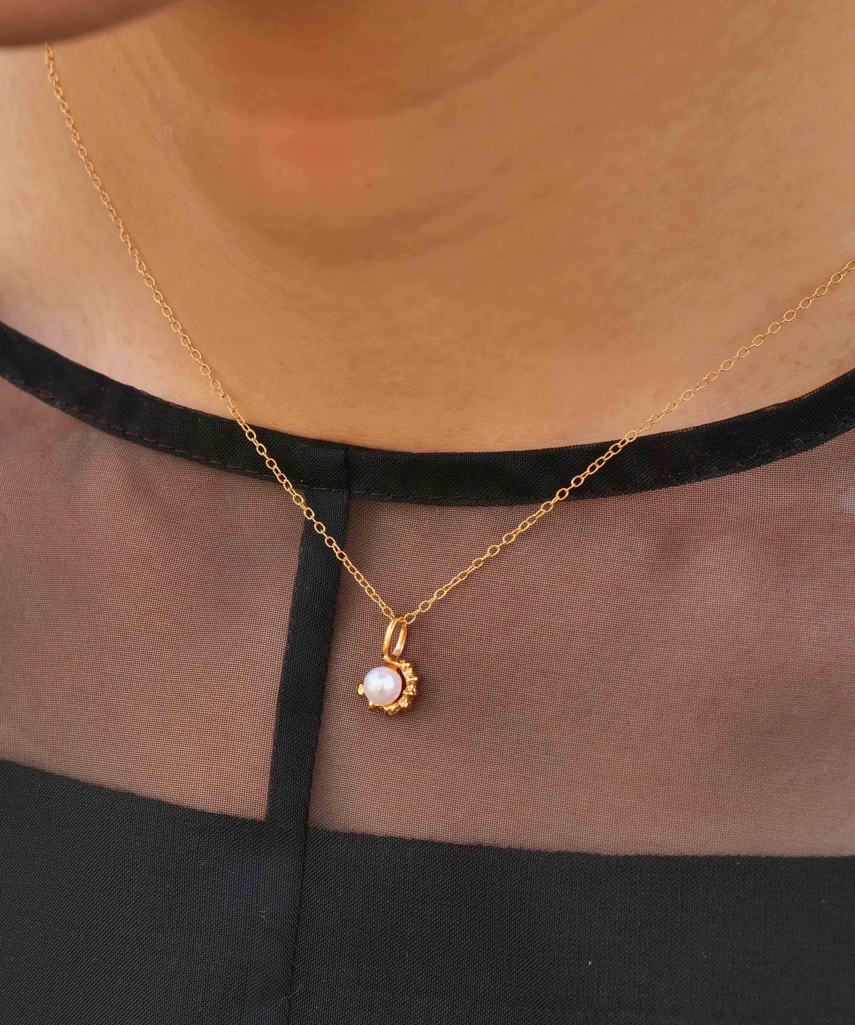 SV925 clay necklace with one pearl, gold