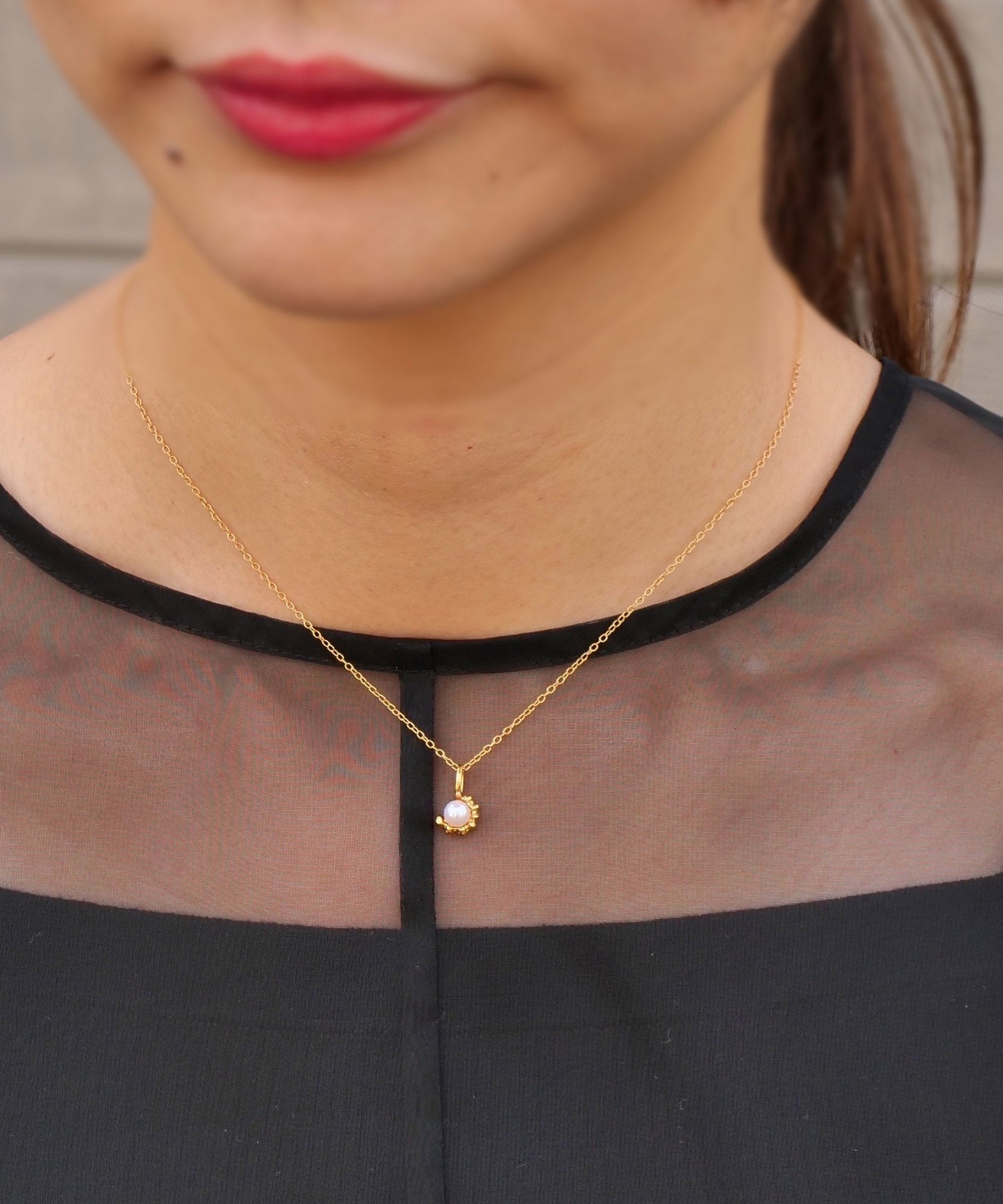 SV925 clay necklace with one pearl, gold