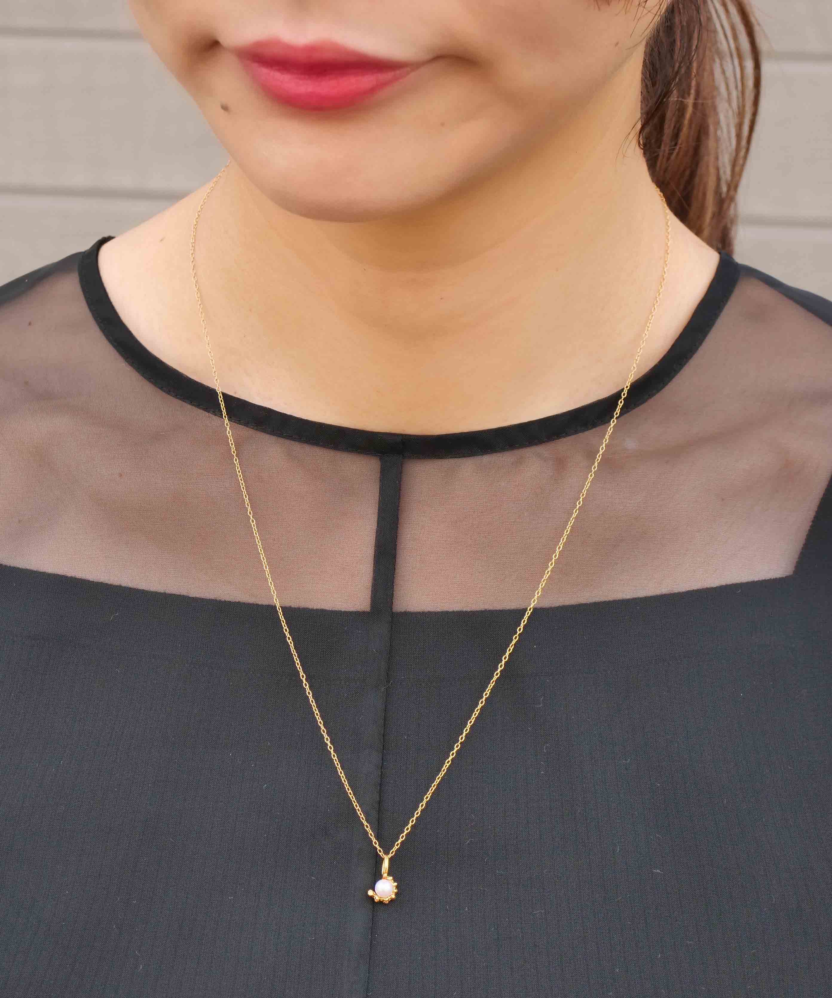 SV925 clay necklace with one pearl, gold