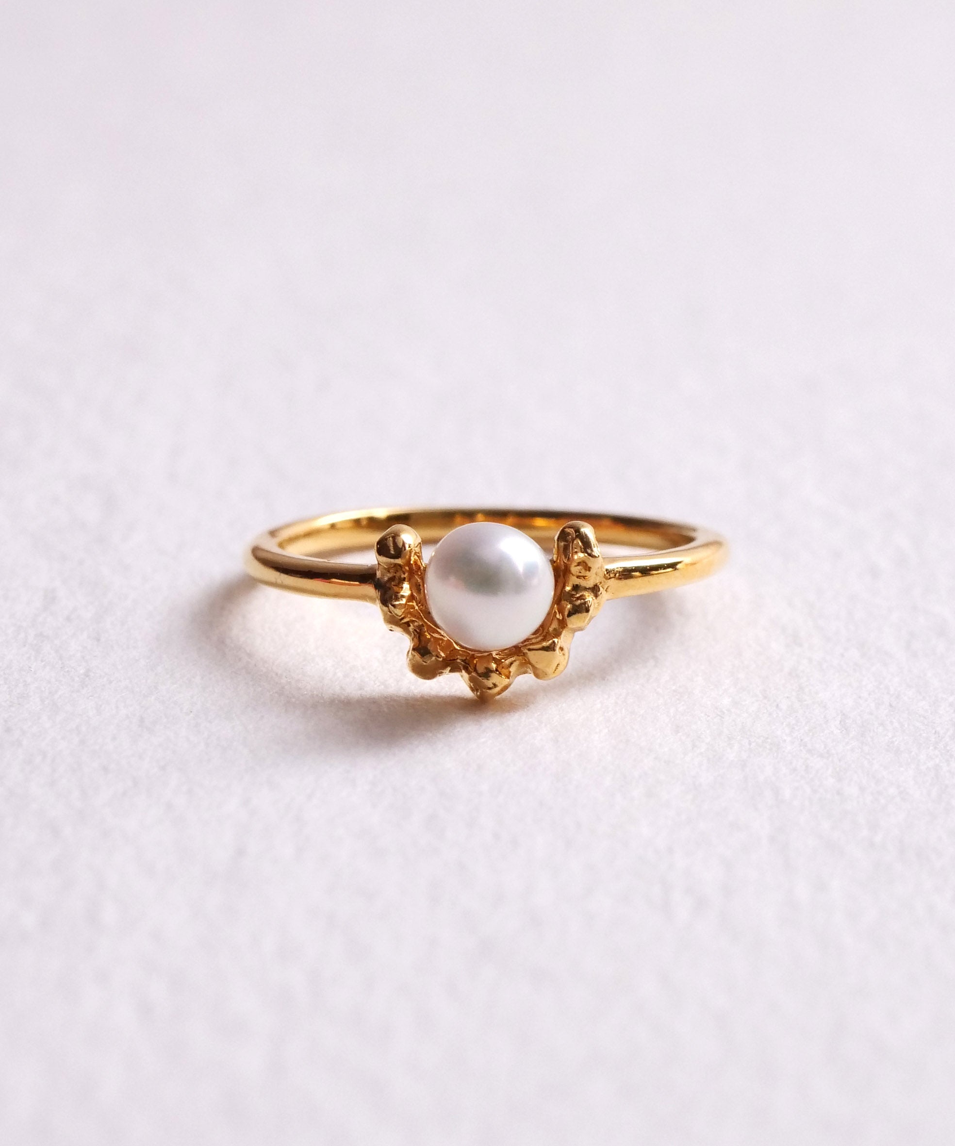 SV925 clay pinky ring with one pearl, gold