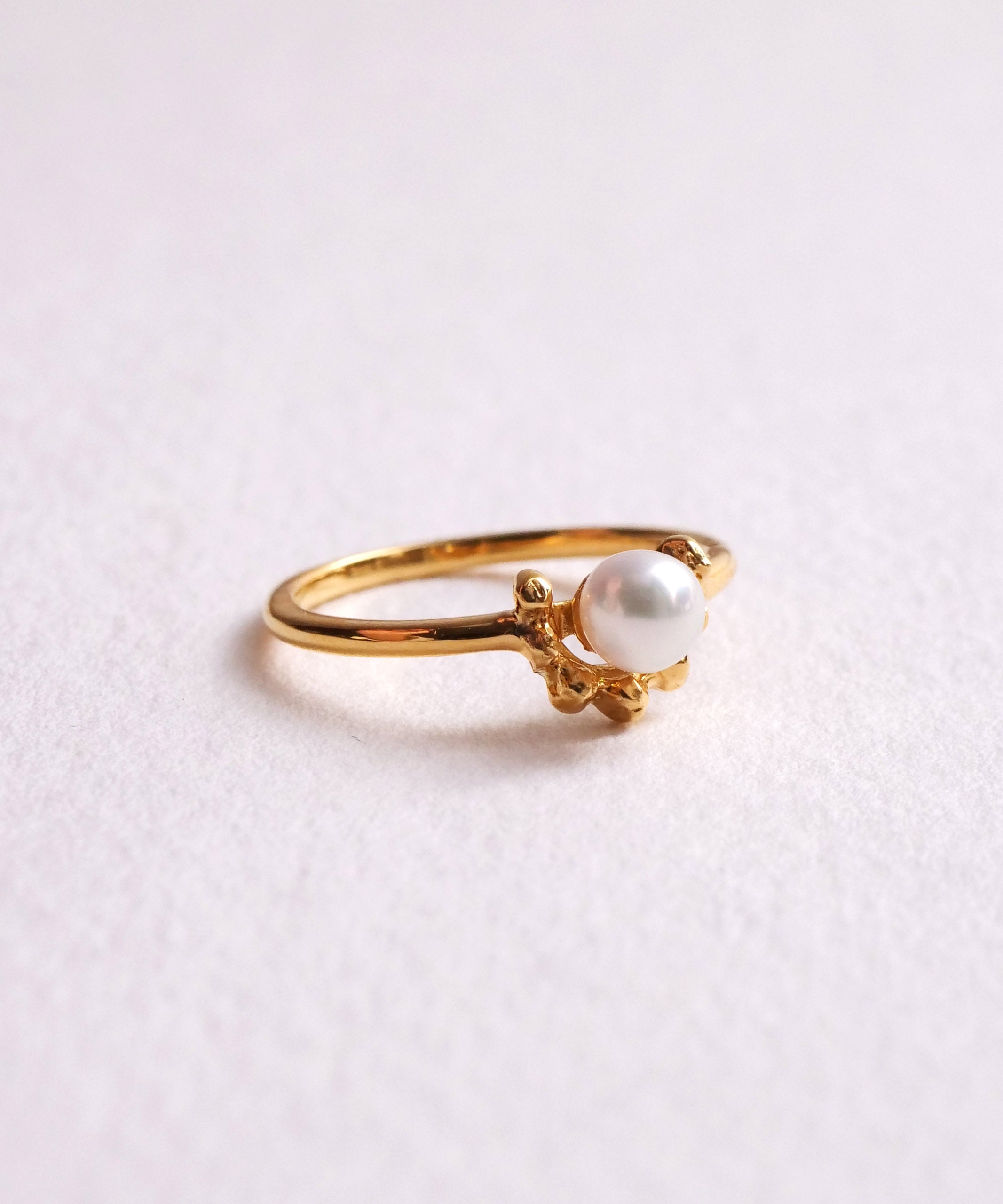 SV925 clay pinky ring with one pearl, gold