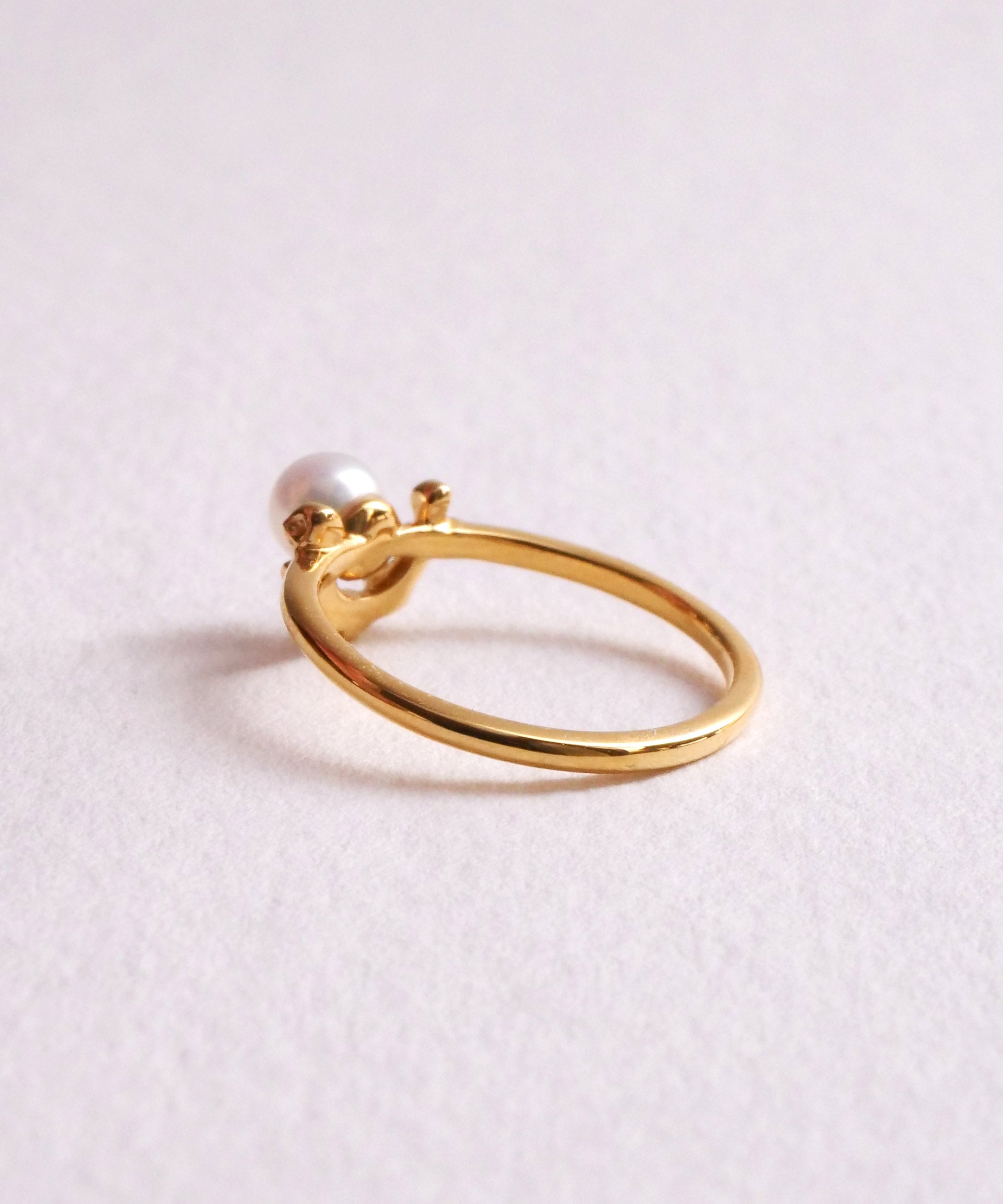 SV925 clay pinky ring with one pearl, gold