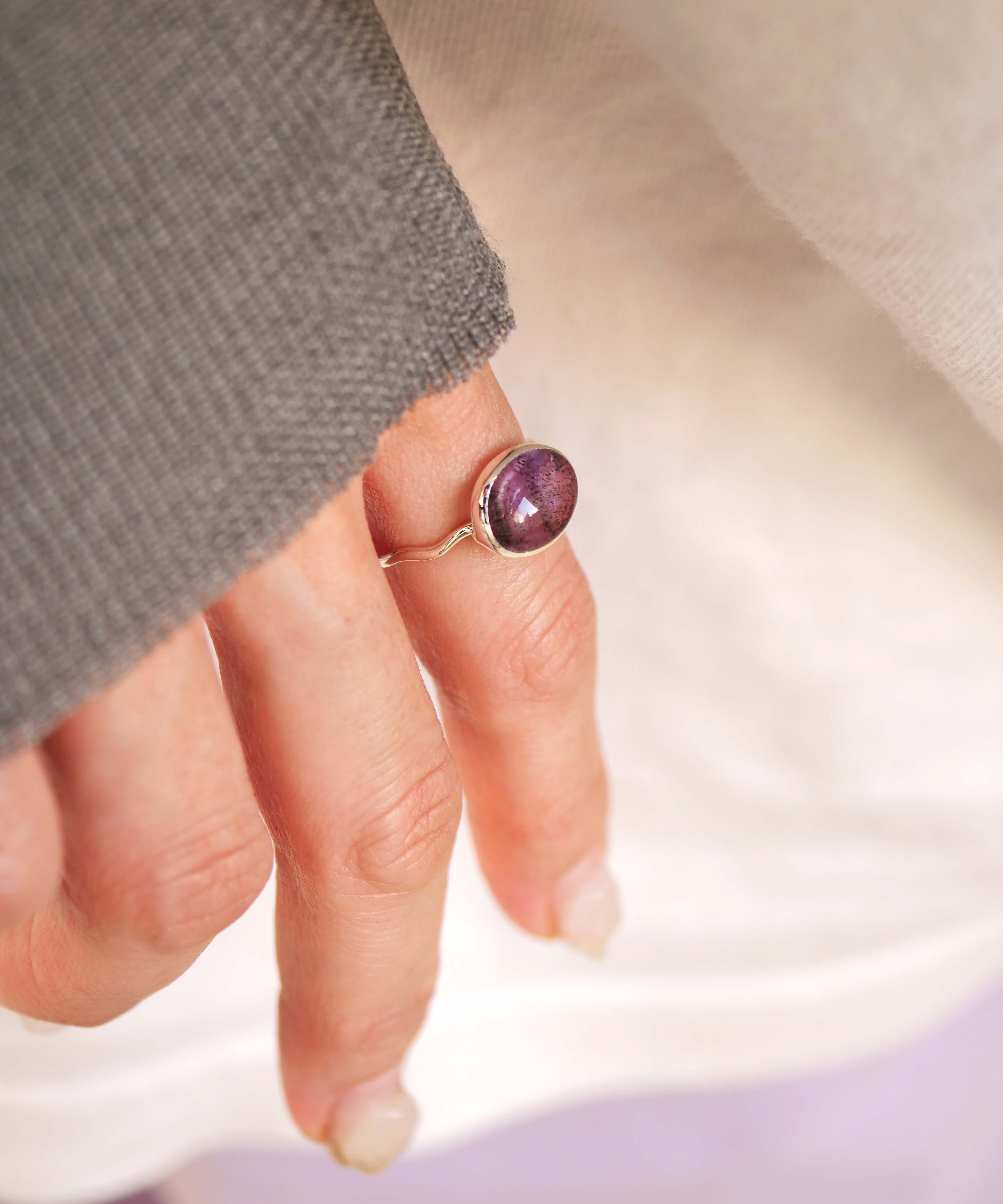 SV925 Graffiti Wave Goethite in Amethyst Ring Size 13