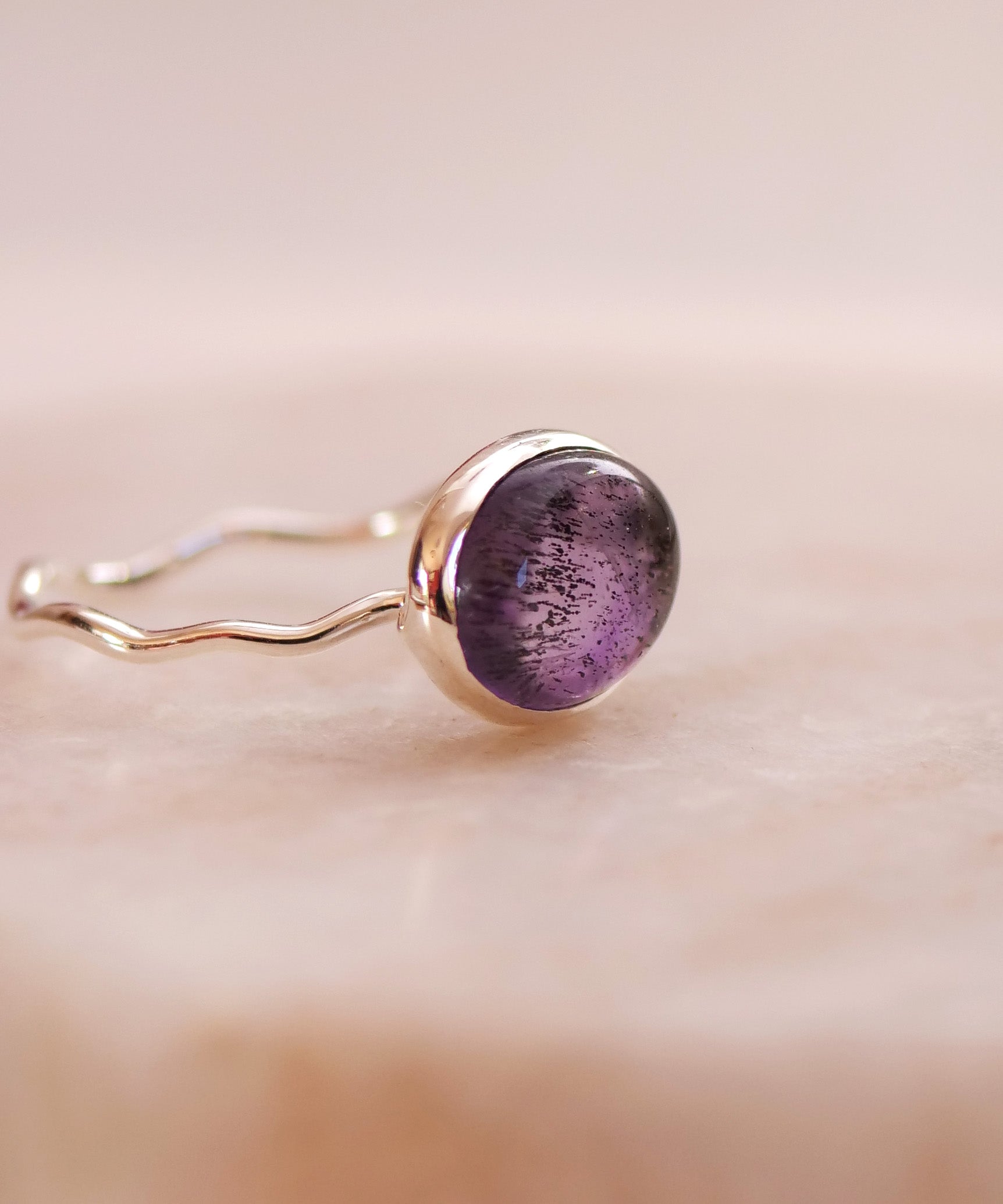 SV925 Graffiti Wave Goethite in Amethyst Ring Size 13