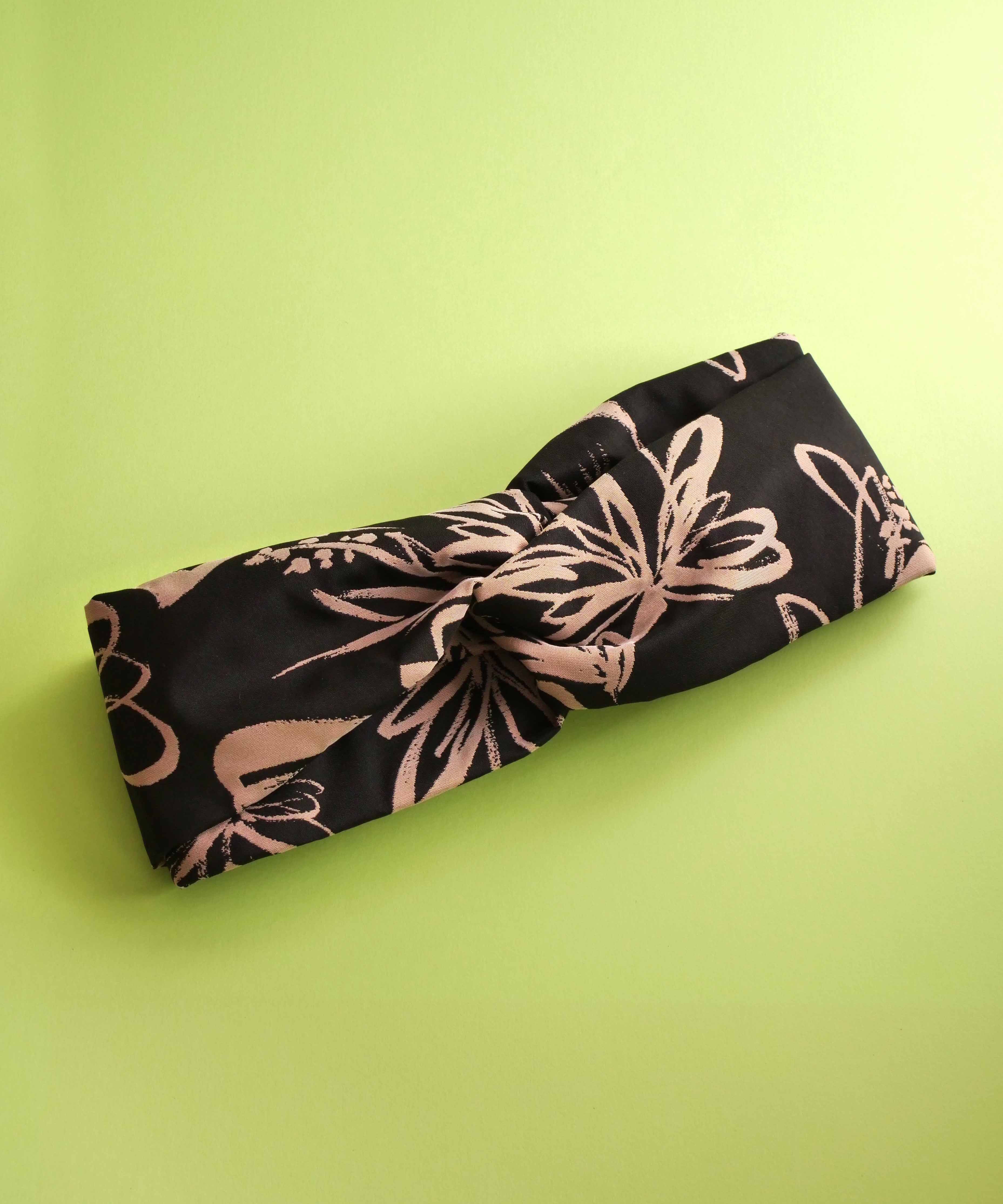 Large monochrome flower turban