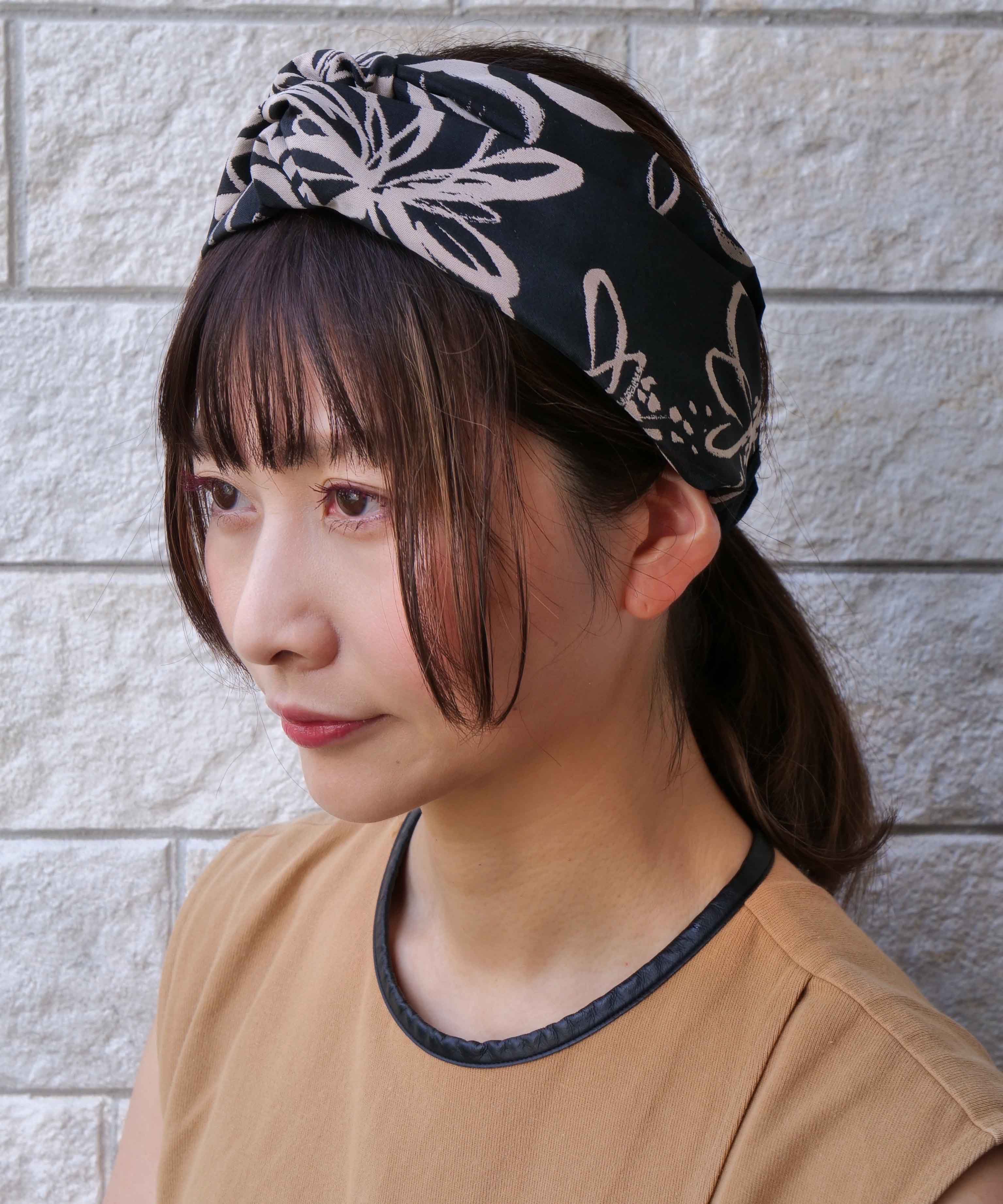 Large monochrome flower turban