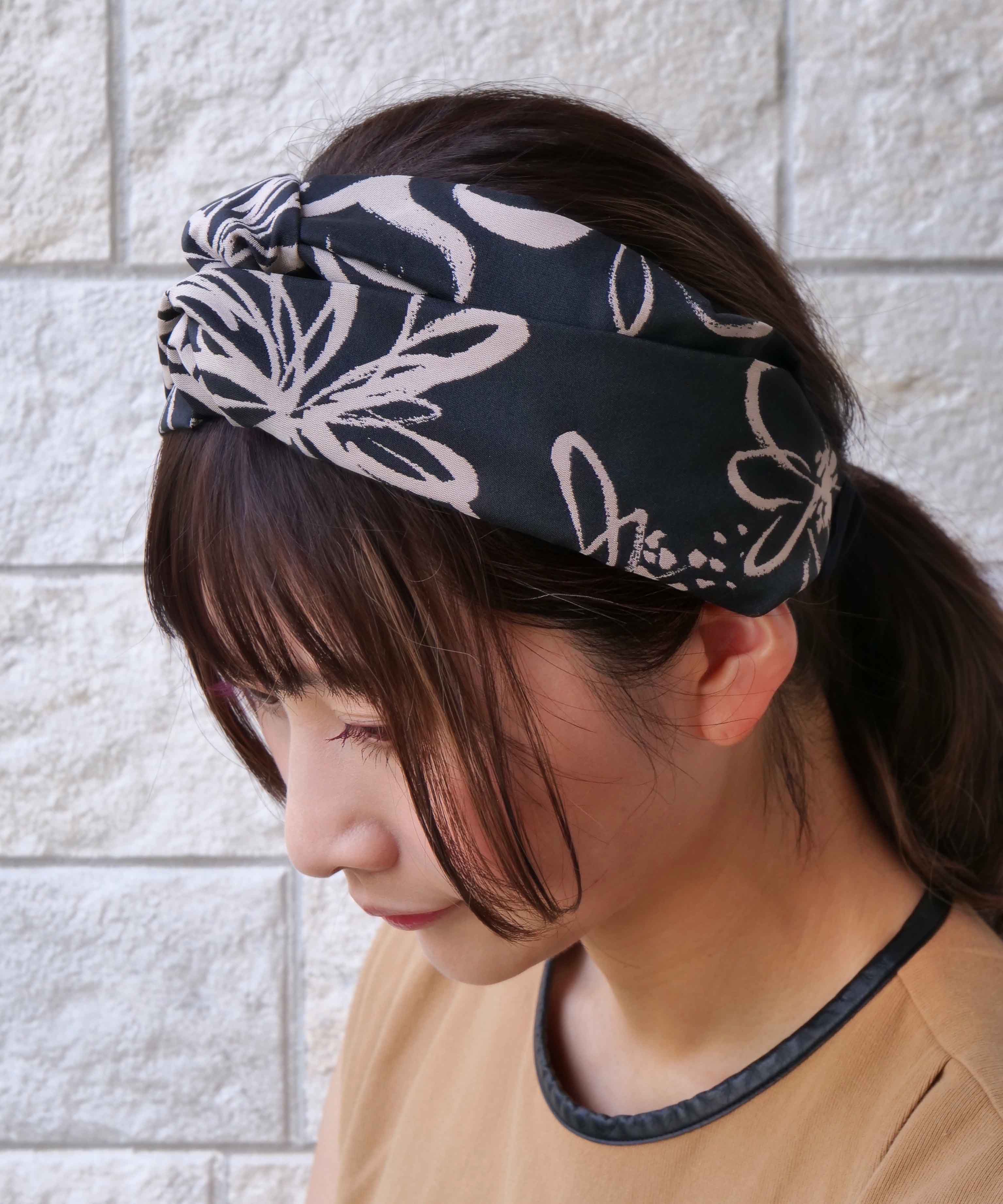 Large monochrome flower turban