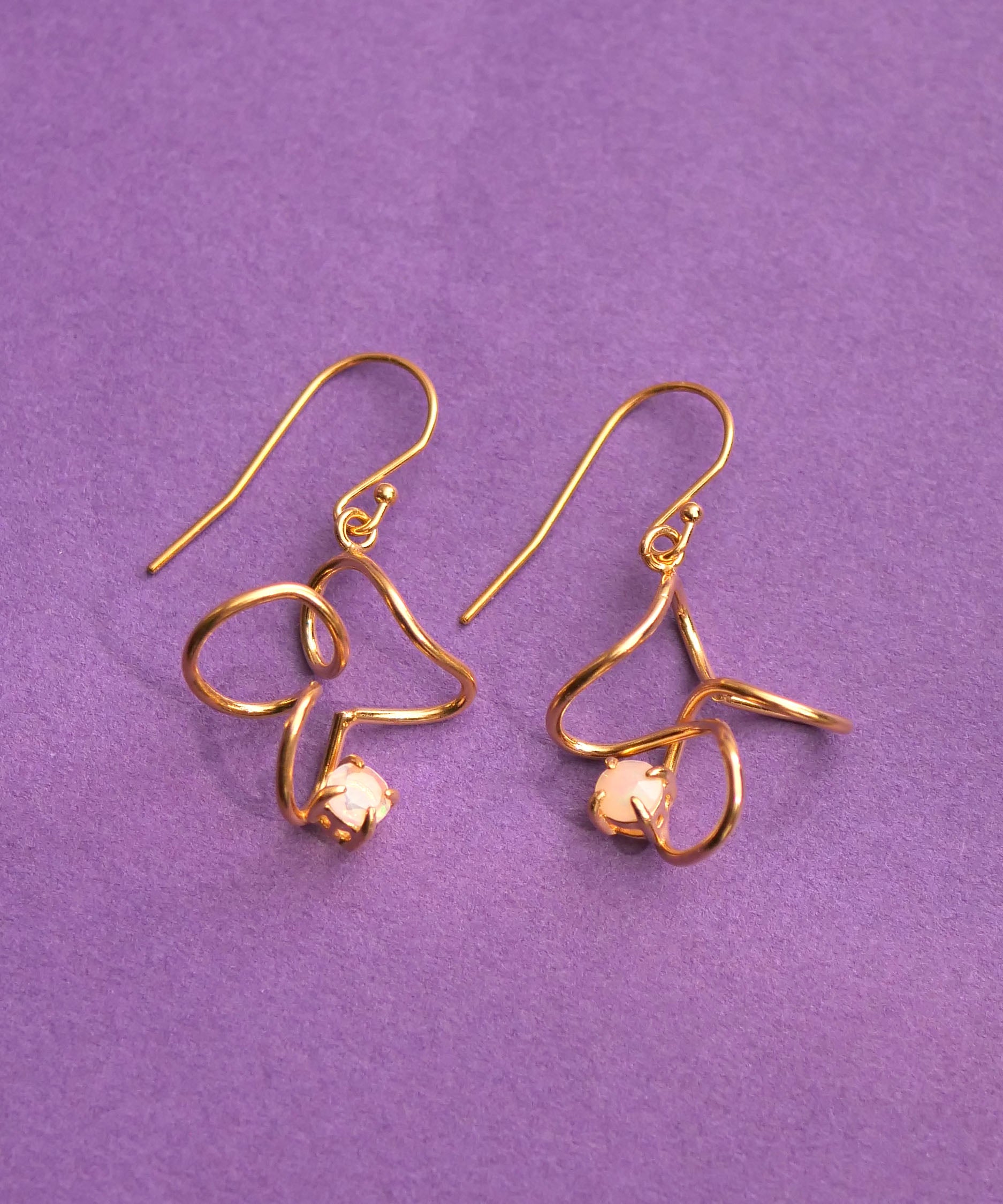 SV925ラクガキフリル天然石付きフックピアス ゴールド×オパール