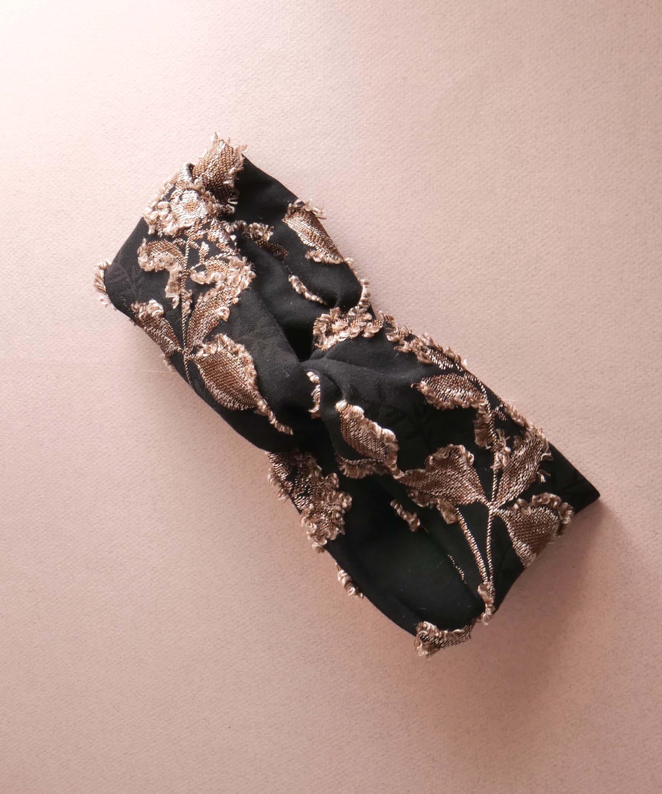 Brushed jacquard leaf pattern turban 